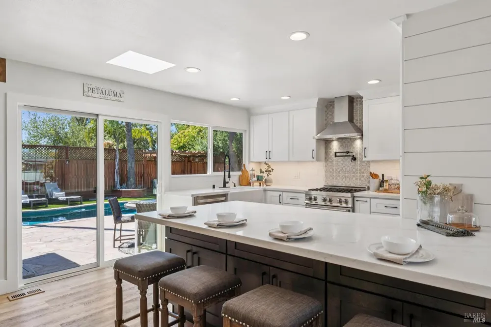 1549 Creekside Drive Petaluma, CA 94954