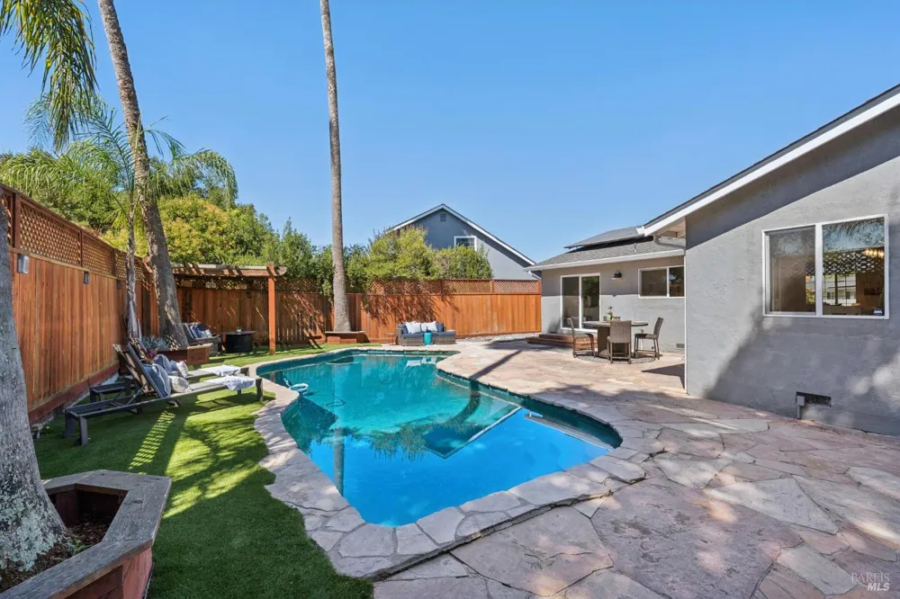1549 Creekside Drive Petaluma, CA 94954
