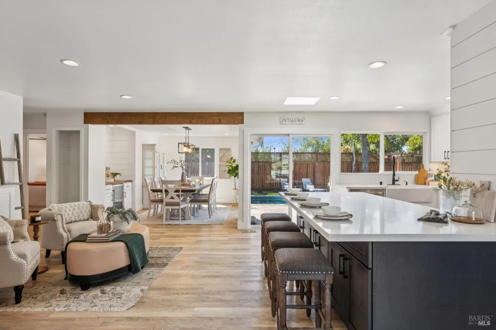 1549 Creekside Drive Petaluma, CA 94954