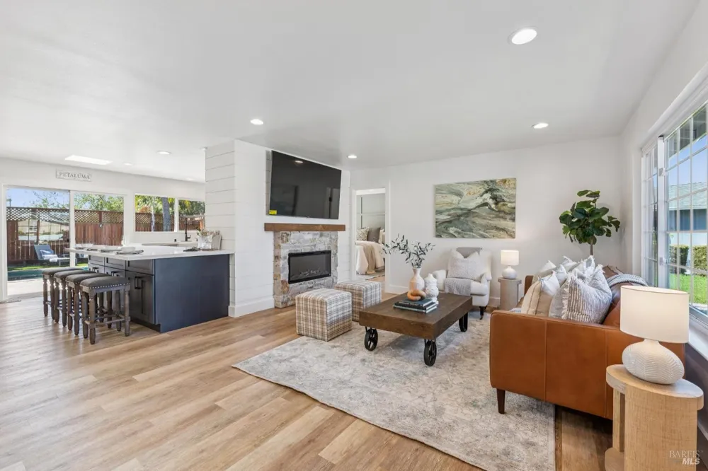 1549 Creekside Drive Petaluma, CA 94954