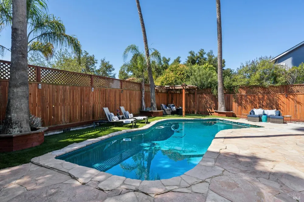 1549 Creekside Drive Petaluma, CA 94954