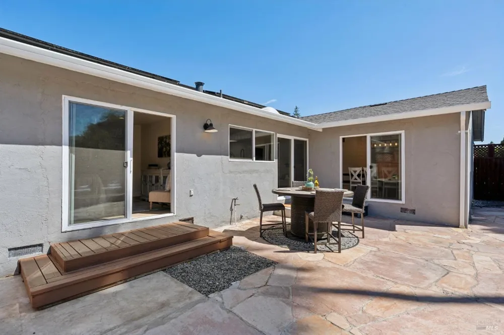 1549 Creekside Drive Petaluma, CA 94954