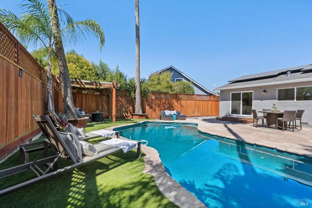 1549 Creekside Drive Petaluma, CA 94954