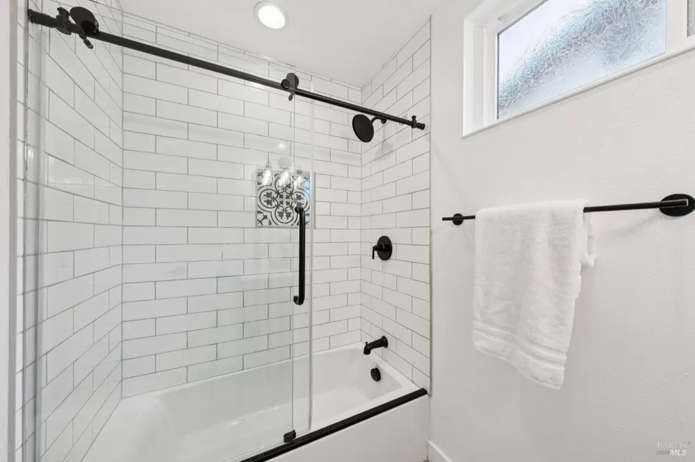 1549 Creekside Drive Petaluma, CA 94954