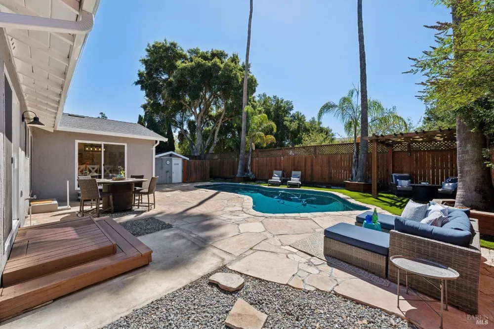 1549 Creekside Drive Petaluma, CA 94954