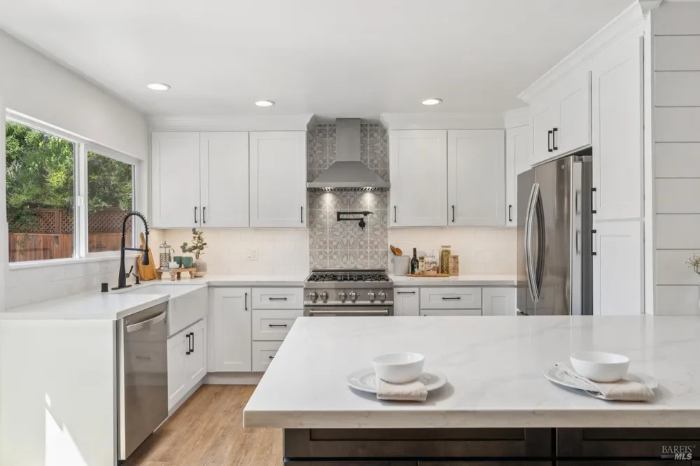 1549 Creekside Drive Petaluma, CA 94954