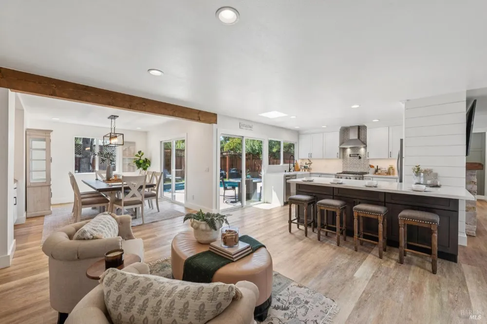1549 Creekside Drive Petaluma, CA 94954