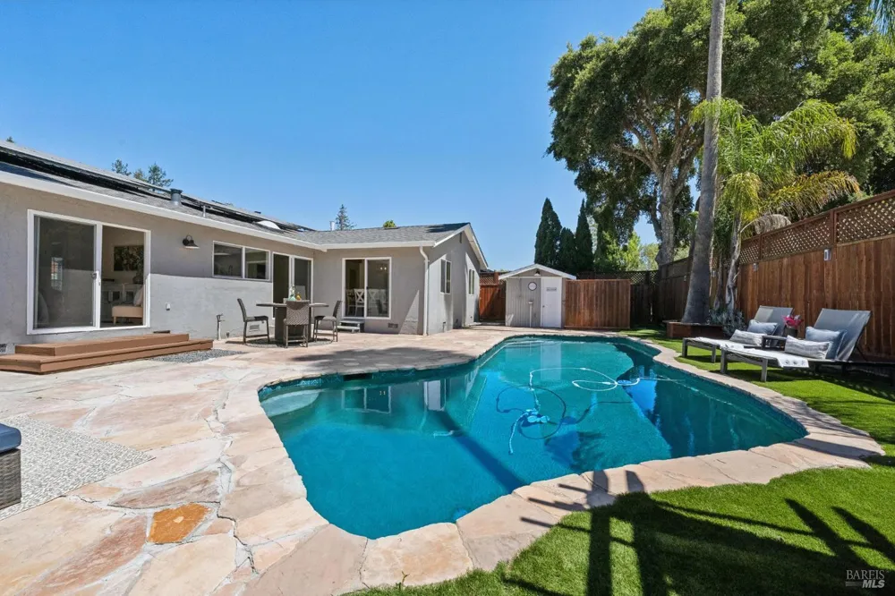 1549 Creekside Drive Petaluma, CA 94954