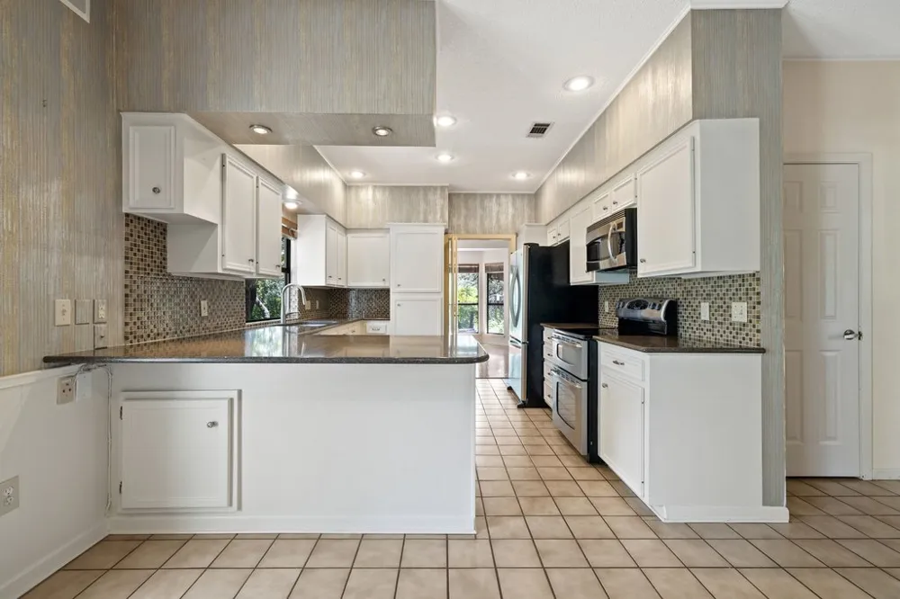 110 Blue Jay Drive Lakeway, TX 78734