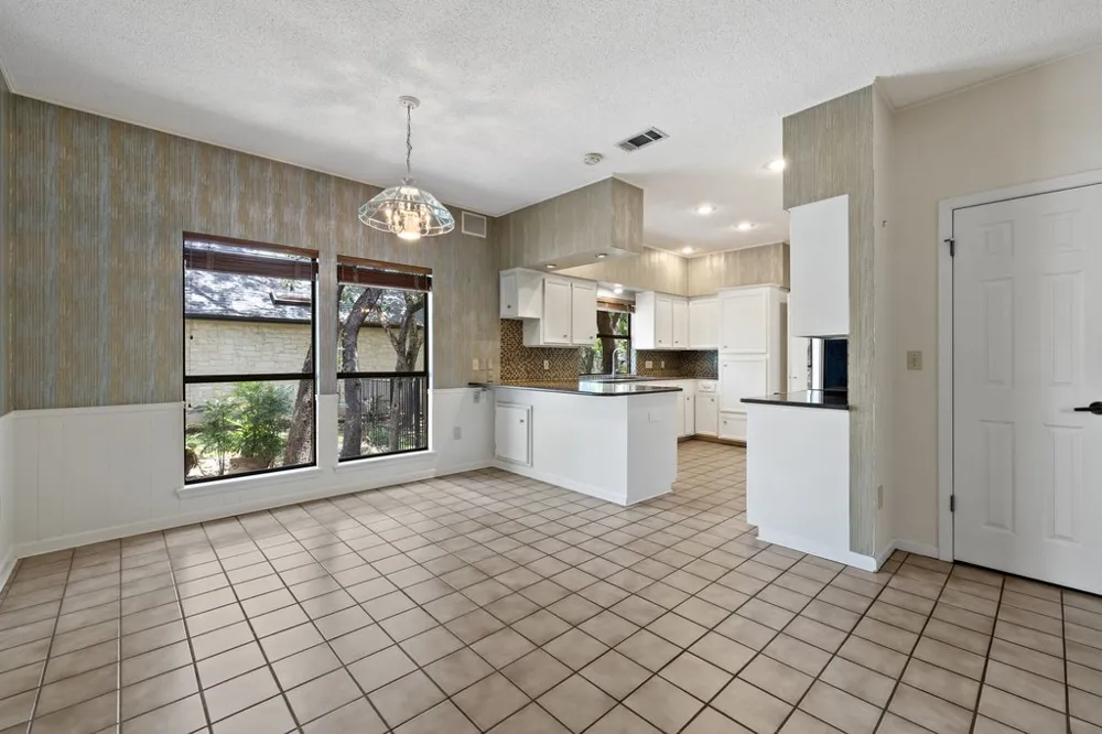 110 Blue Jay Drive Lakeway, TX 78734