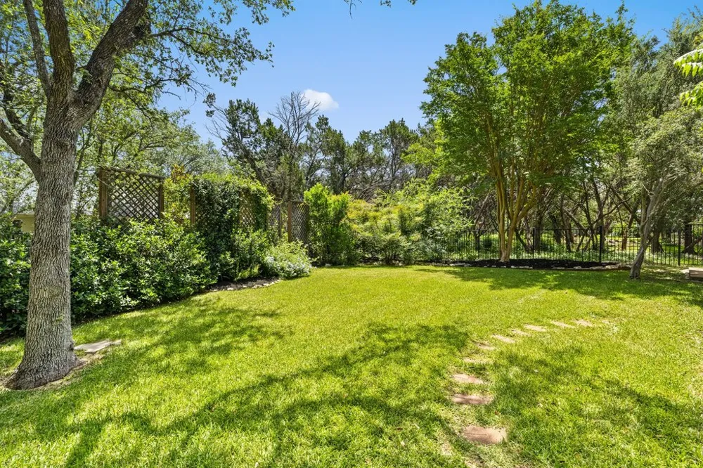 110 Blue Jay Drive Lakeway, TX 78734
