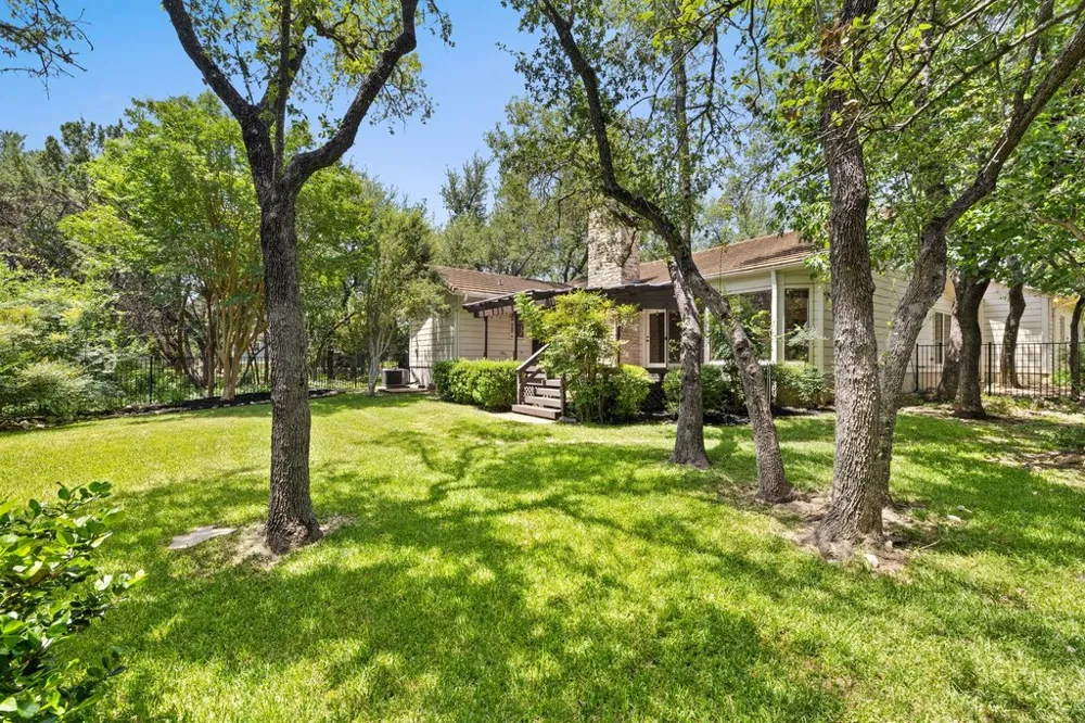 110 Blue Jay Drive Lakeway, TX 78734