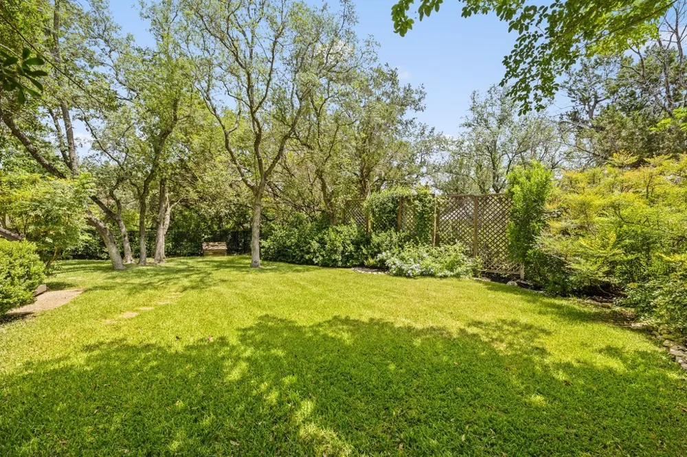 110 Blue Jay Drive Lakeway, TX 78734