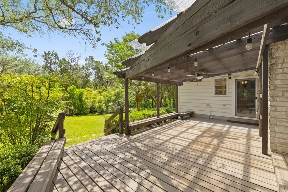 110 Blue Jay Drive Lakeway, TX 78734