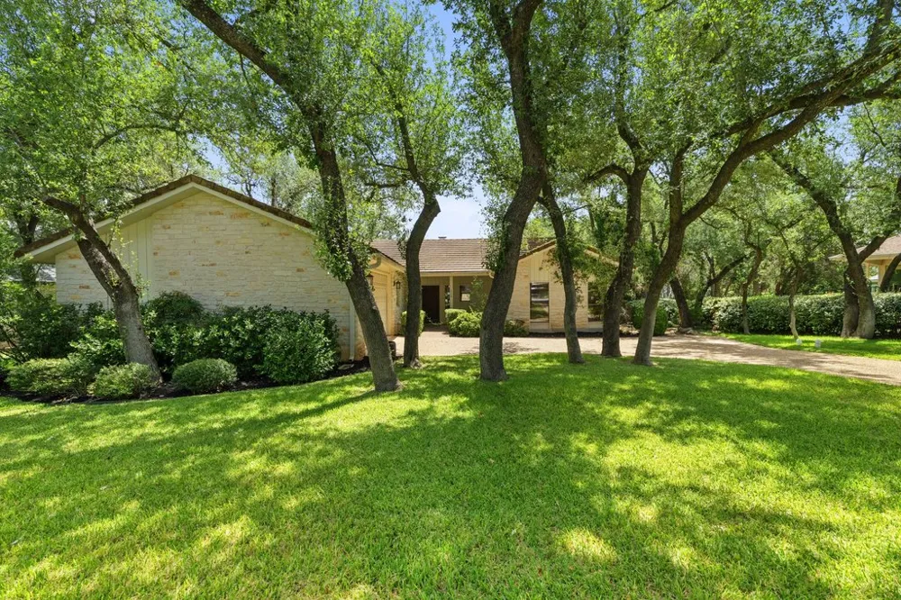 110 Blue Jay Drive Lakeway, TX 78734