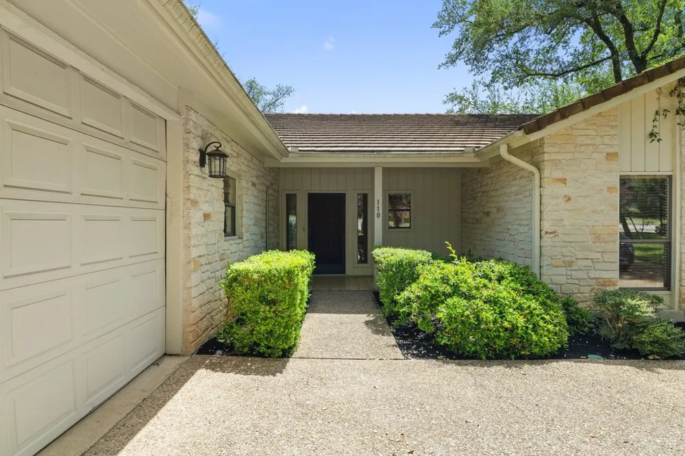 110 Blue Jay Drive Lakeway, TX 78734