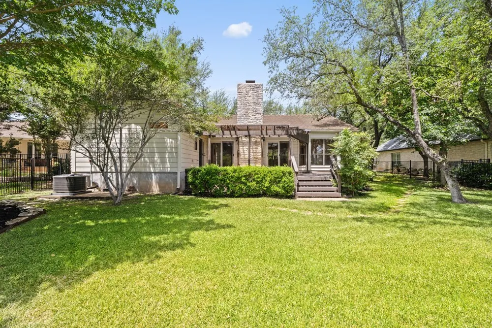 110 Blue Jay Drive Lakeway, TX 78734