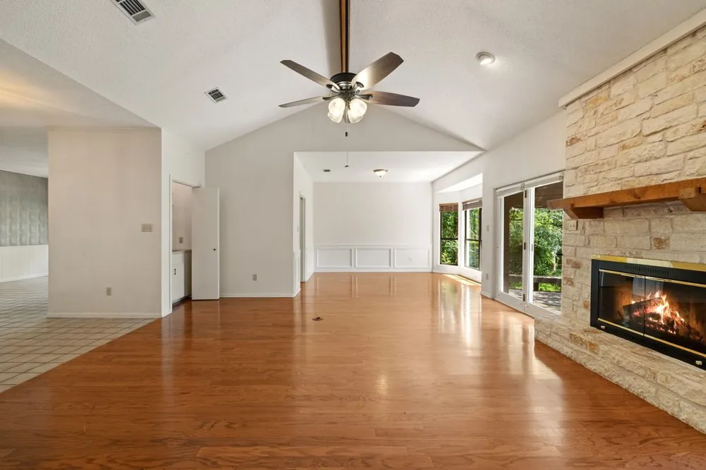 110 Blue Jay Drive Lakeway, TX 78734