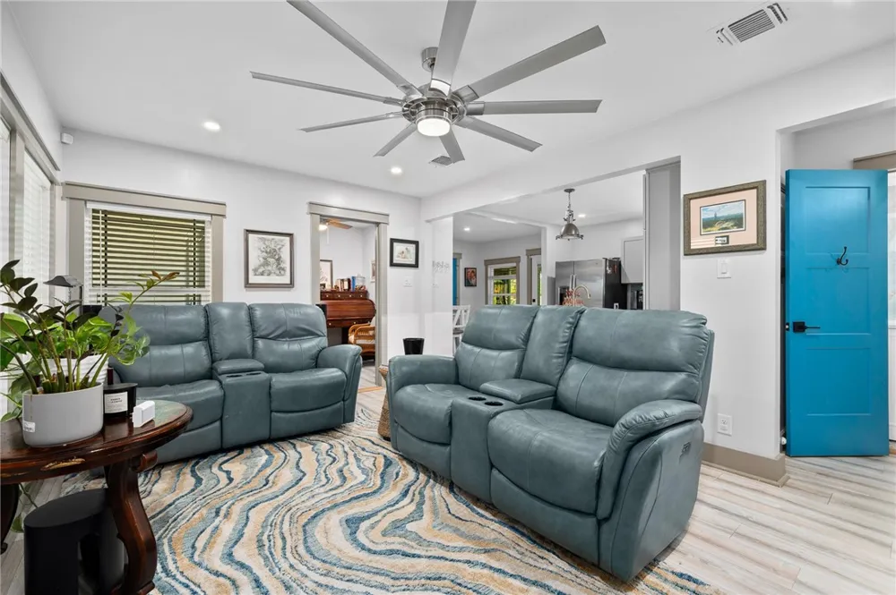202 S 7th Street Rockport, TX 78382