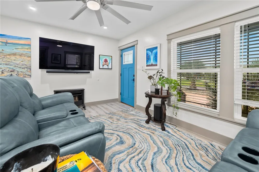 202 S 7th Street Rockport, TX 78382