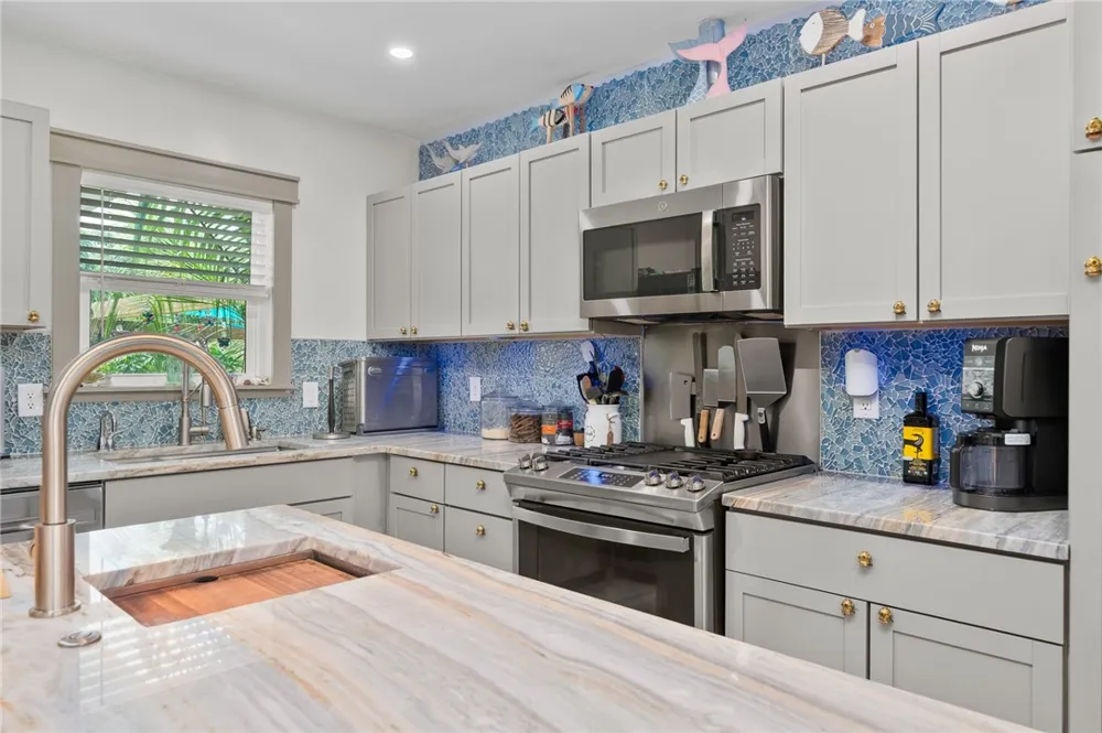 202 S 7th Street Rockport, TX 78382