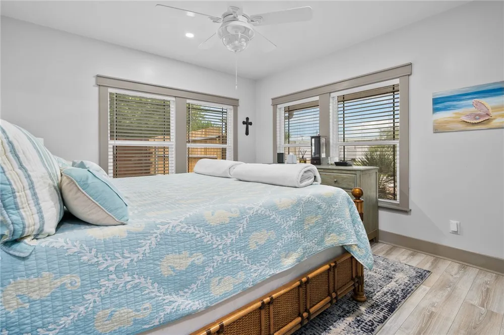 202 S 7th Street Rockport, TX 78382