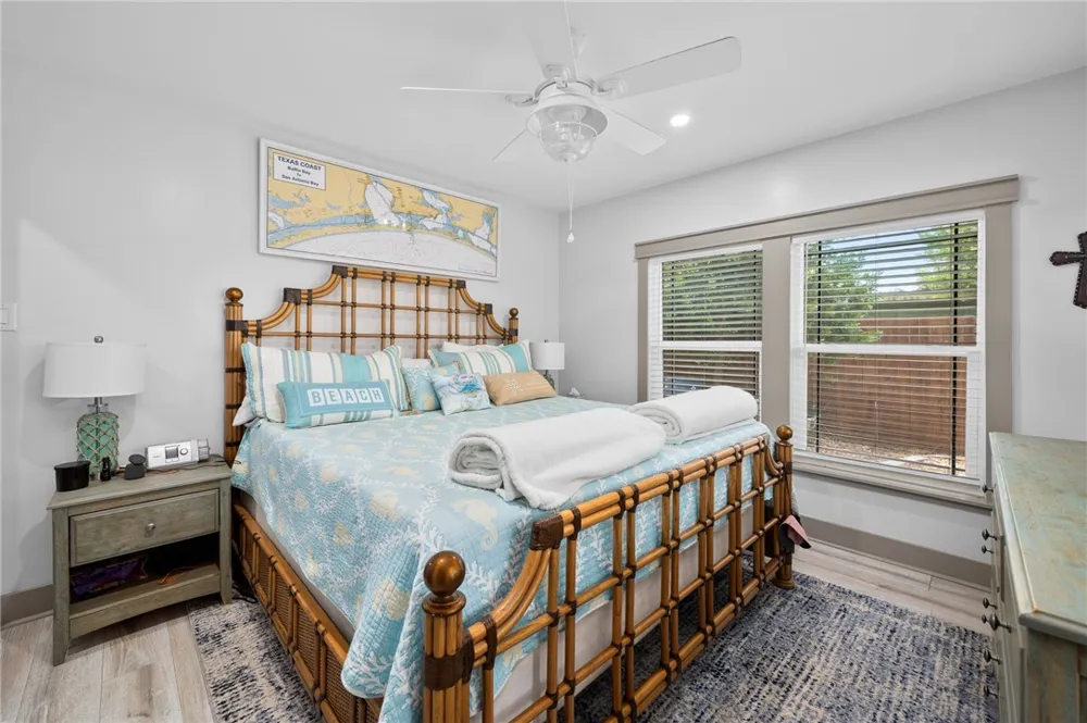 202 S 7th Street Rockport, TX 78382