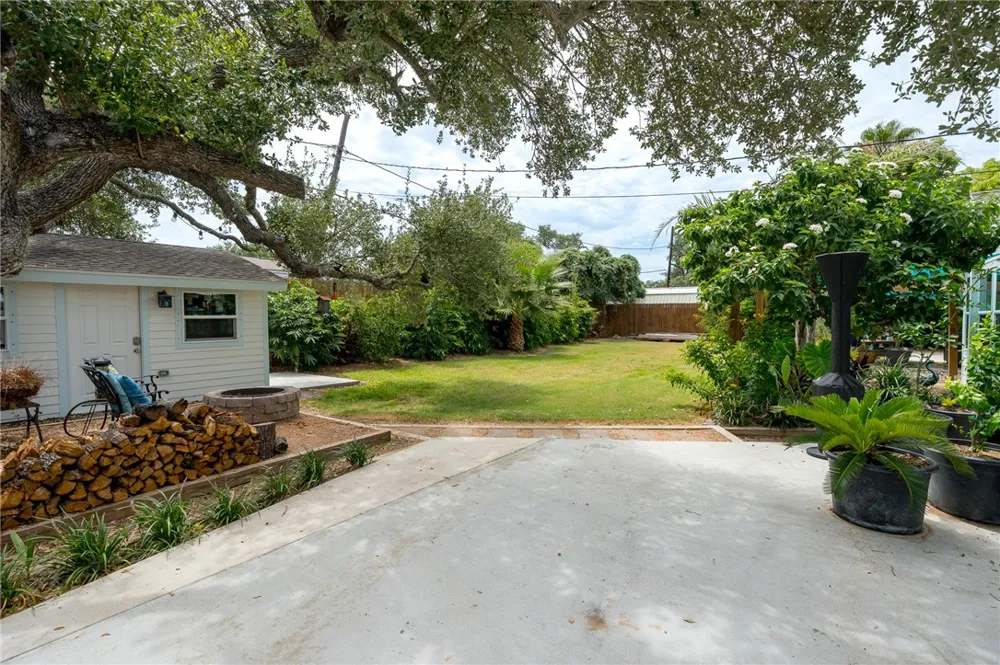 202 S 7th Street Rockport, TX 78382