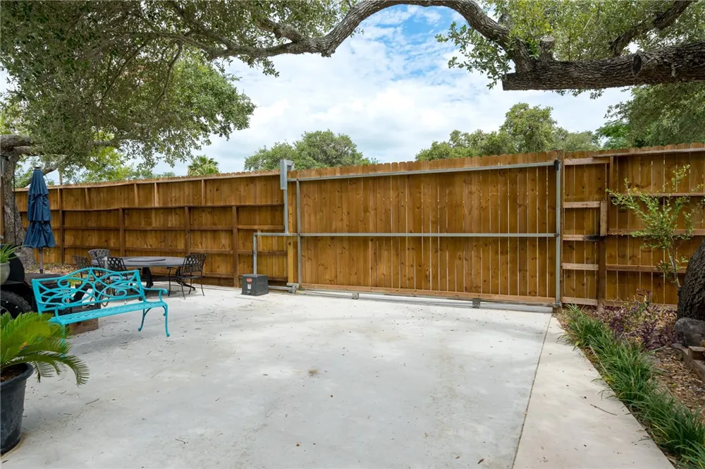 202 S 7th Street Rockport, TX 78382