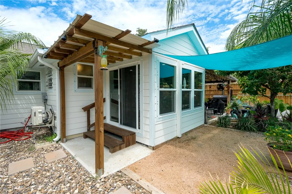 202 S 7th Street Rockport, TX 78382