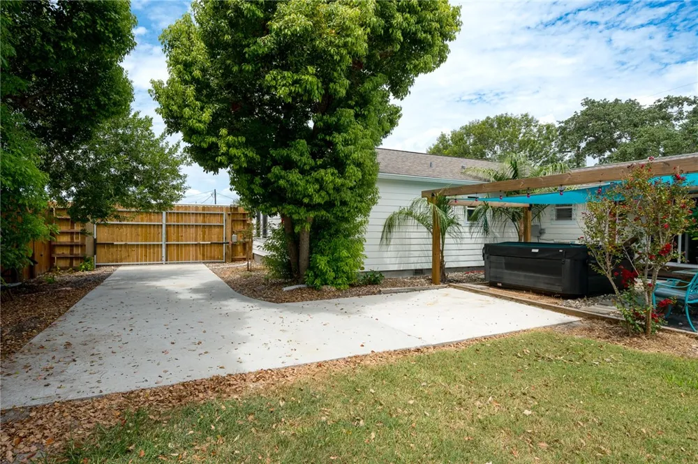 202 S 7th Street Rockport, TX 78382