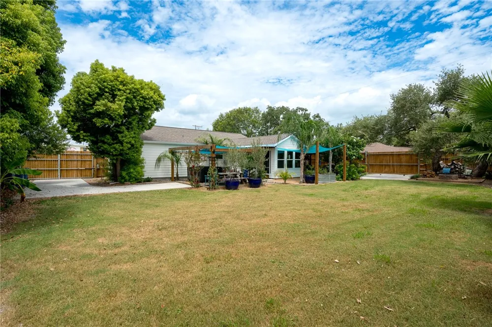 202 S 7th Street Rockport, TX 78382