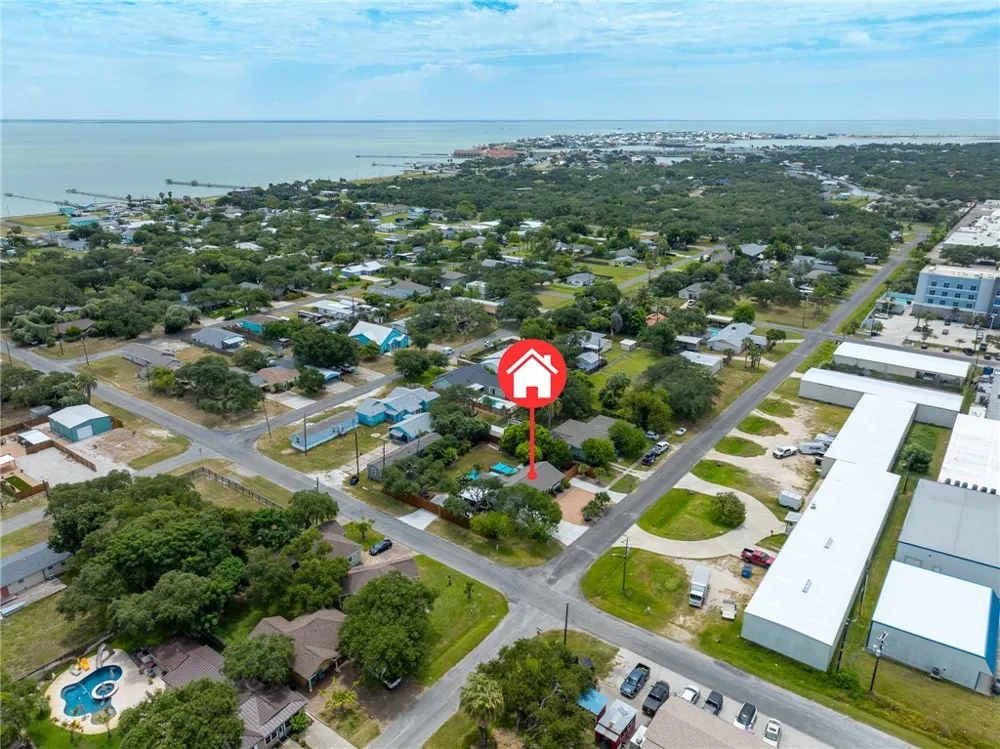 202 S 7th Street Rockport, TX 78382