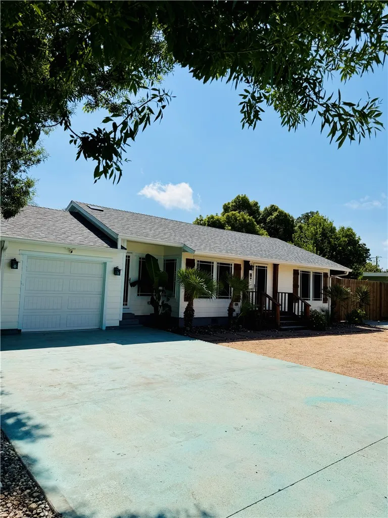 202 S 7th Street Rockport, TX 78382