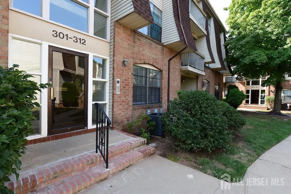 302 Hidden Village Drive Perth Amboy, NJ 08861