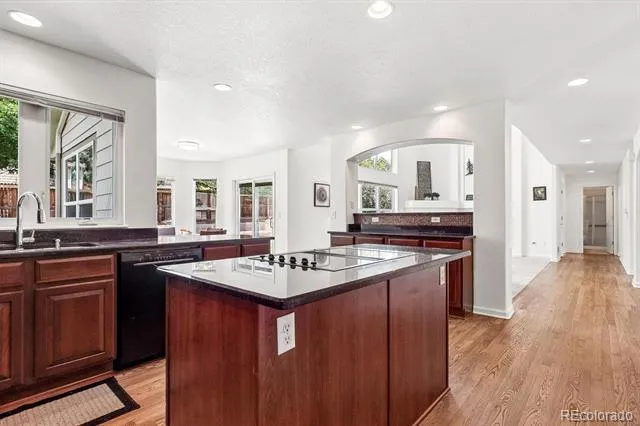 6129 S Newark Way Englewood, CO 80111