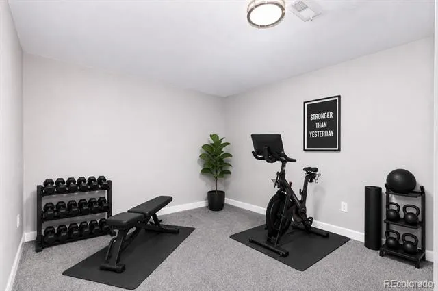 6807 S Riverwood Way Aurora, CO 80016