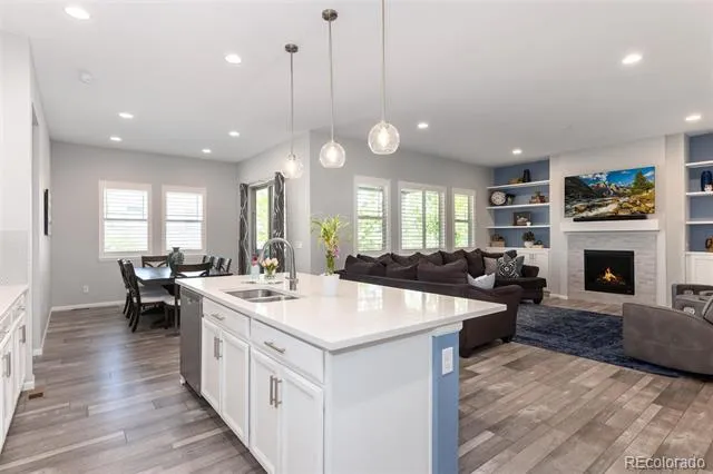 6807 S Riverwood Way Aurora, CO 80016