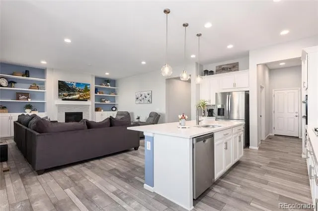 6807 S Riverwood Way Aurora, CO 80016