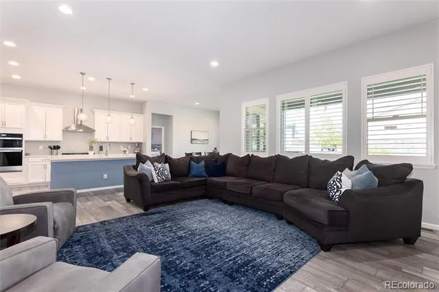6807 S Riverwood Way Aurora, CO 80016