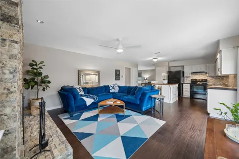 1809 Windsong Trail