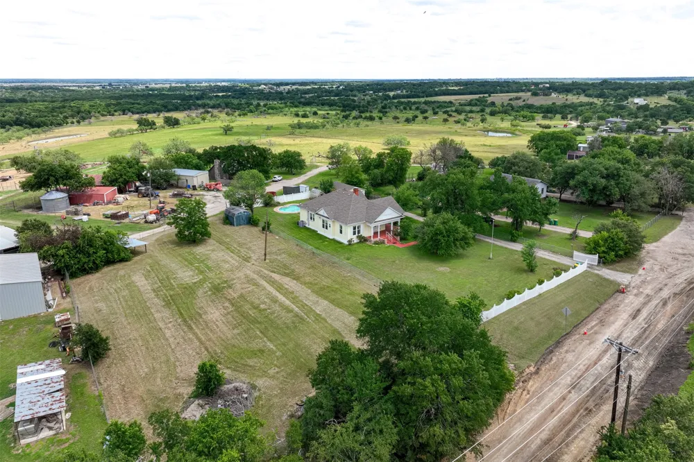 2967 S Old Robinson Road Robinson, TX 76655