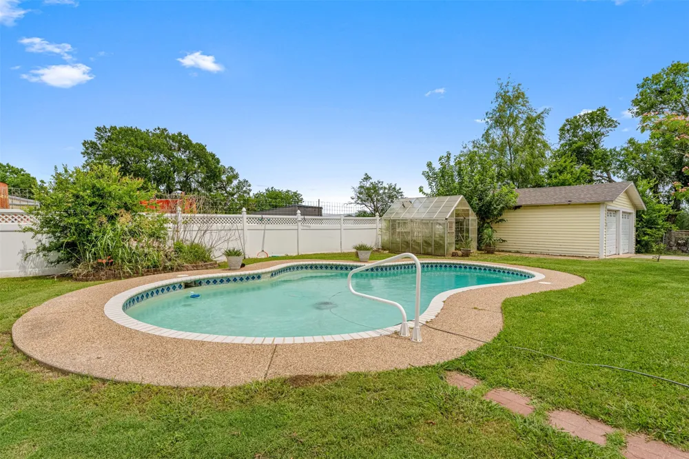 2967 S Old Robinson Road Robinson, TX 76655