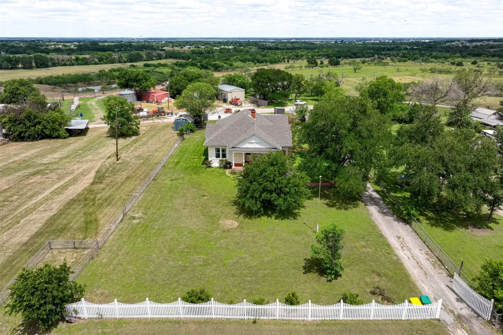 2967 S Old Robinson Road Robinson, TX 76655