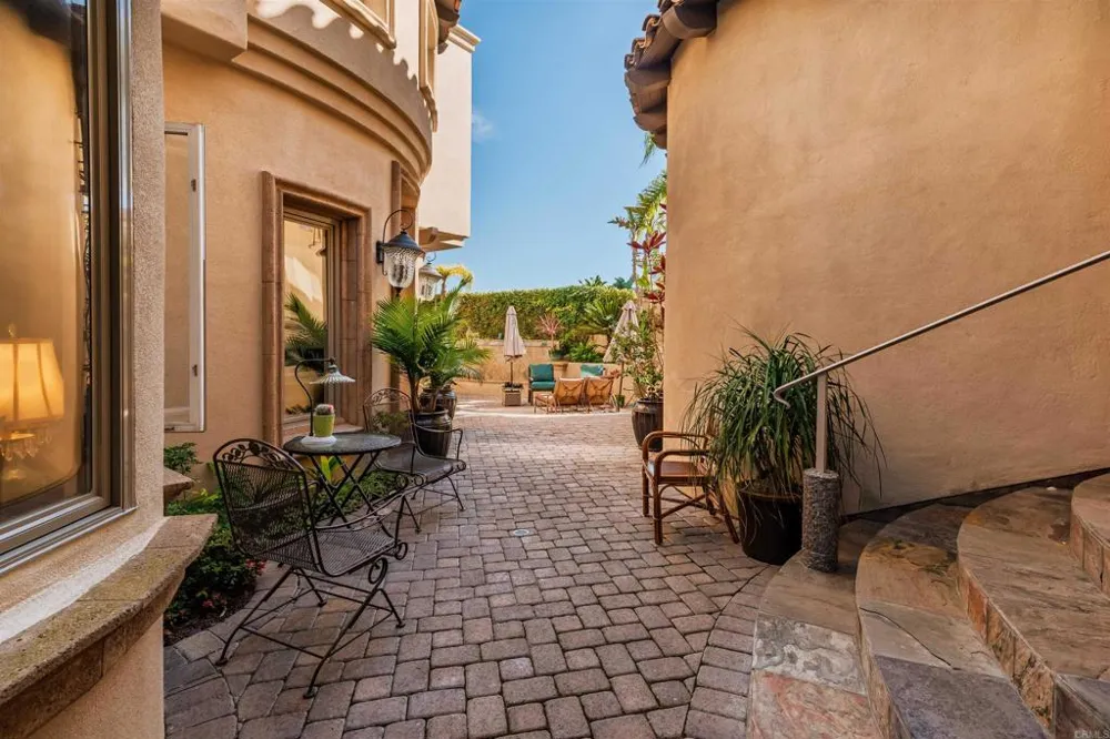 7104 Aviara Drive Carlsbad, CA 92011
