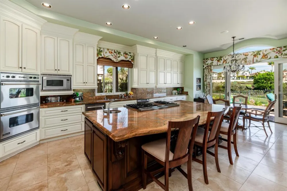 7104 Aviara Drive Carlsbad, CA 92011