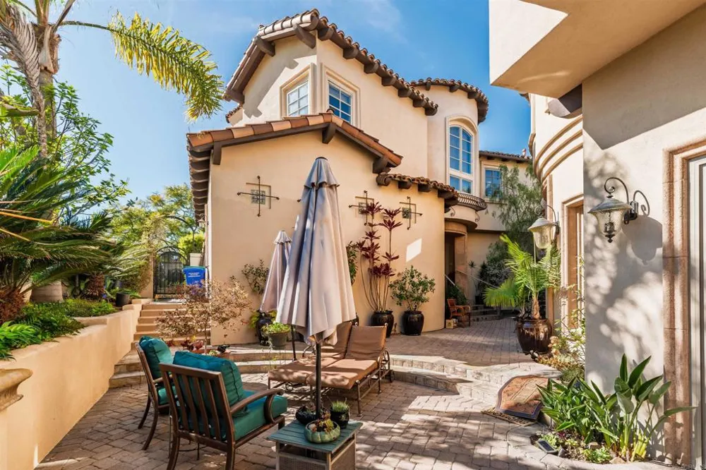7104 Aviara Drive Carlsbad, CA 92011