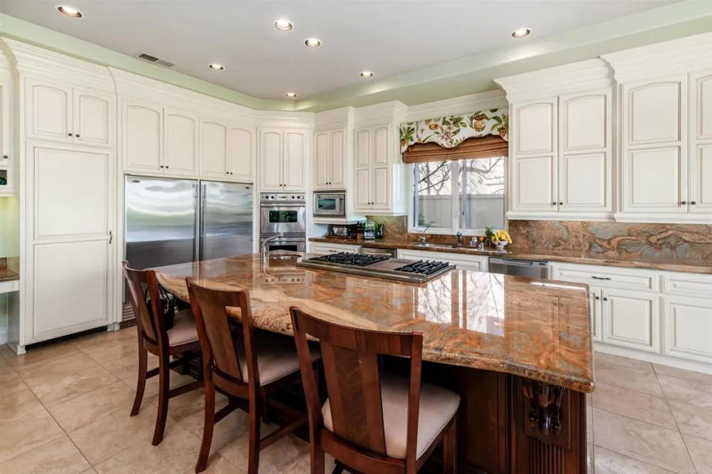 7104 Aviara Drive Carlsbad, CA 92011