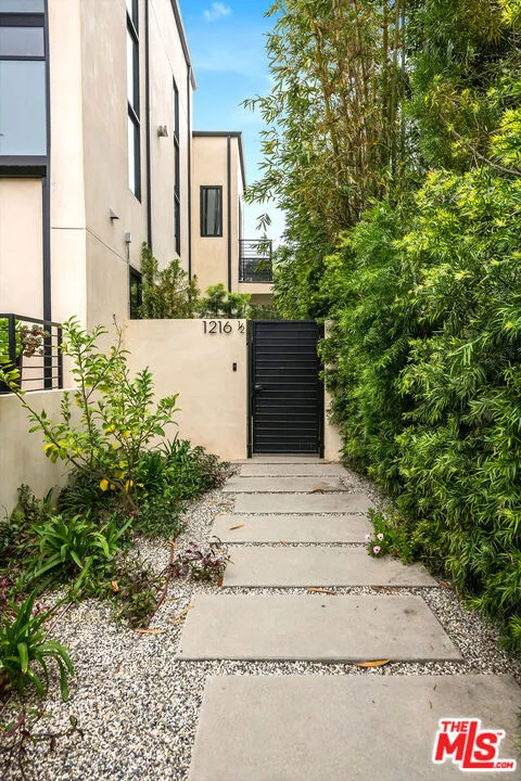 1216 Arizona Avenue Santa Monica, CA 90404