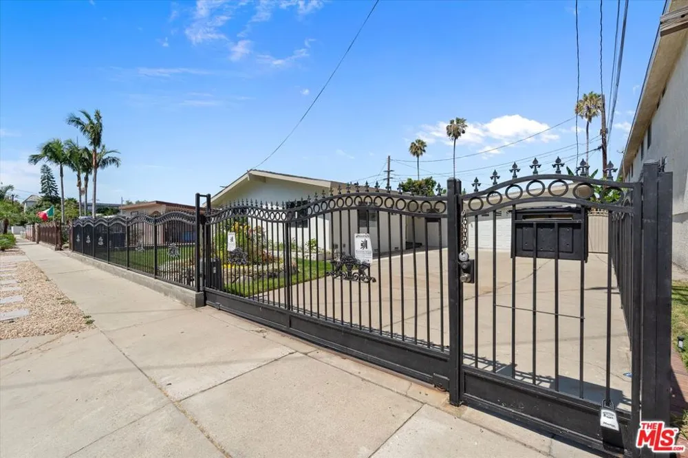 13603 Chadron Avenue Hawthorne, CA 90250